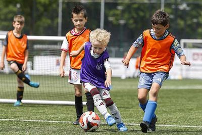 Stukje uitstekende balbehandeling vastgelegd. © Pro Shots