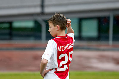Kijk nou, Weghorst is gekrompen! © De Brouwer